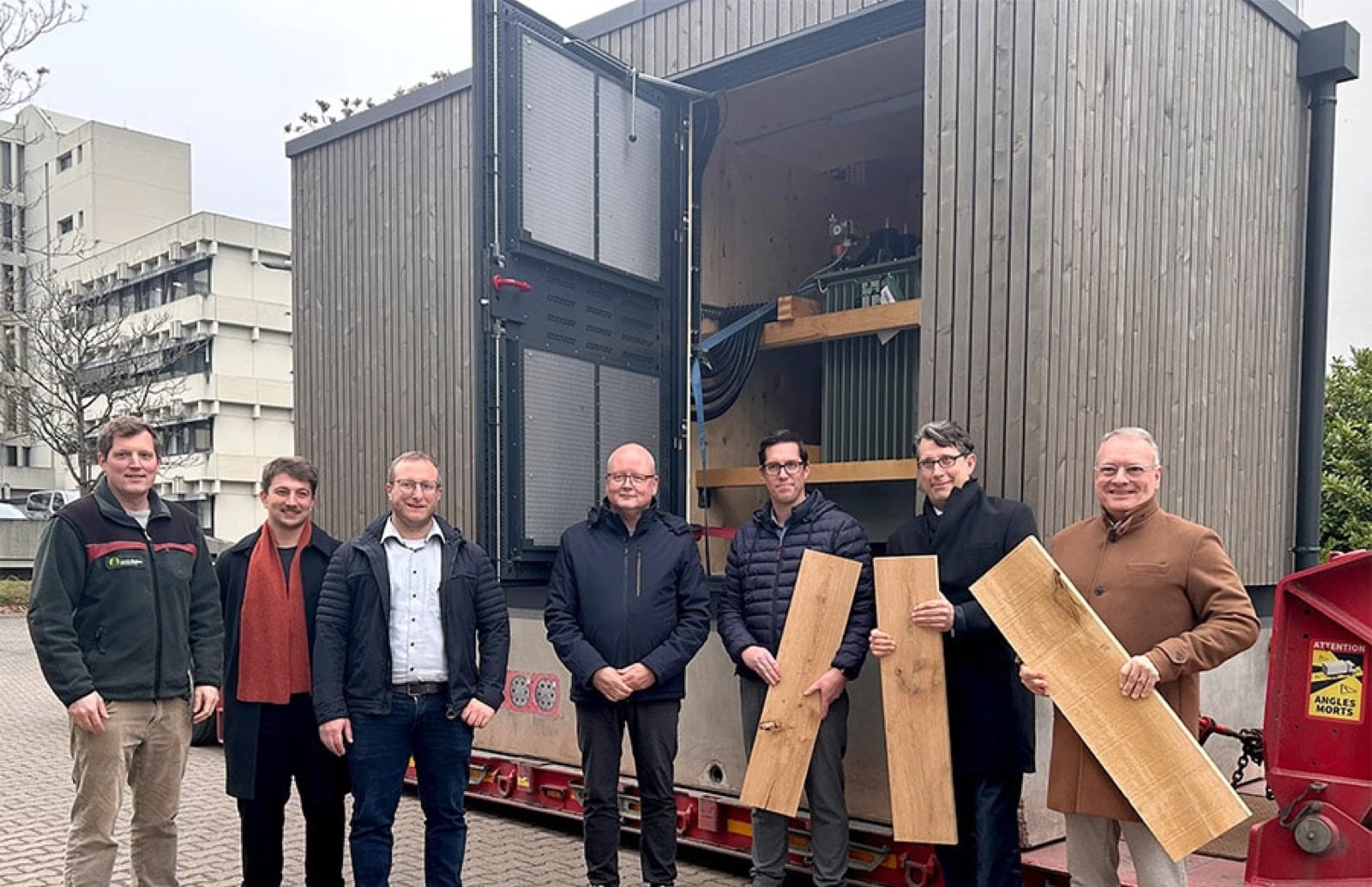 KAMBI-Station für Stadtwerke Trier — Aufbau auf Schwertransporter im Werk
