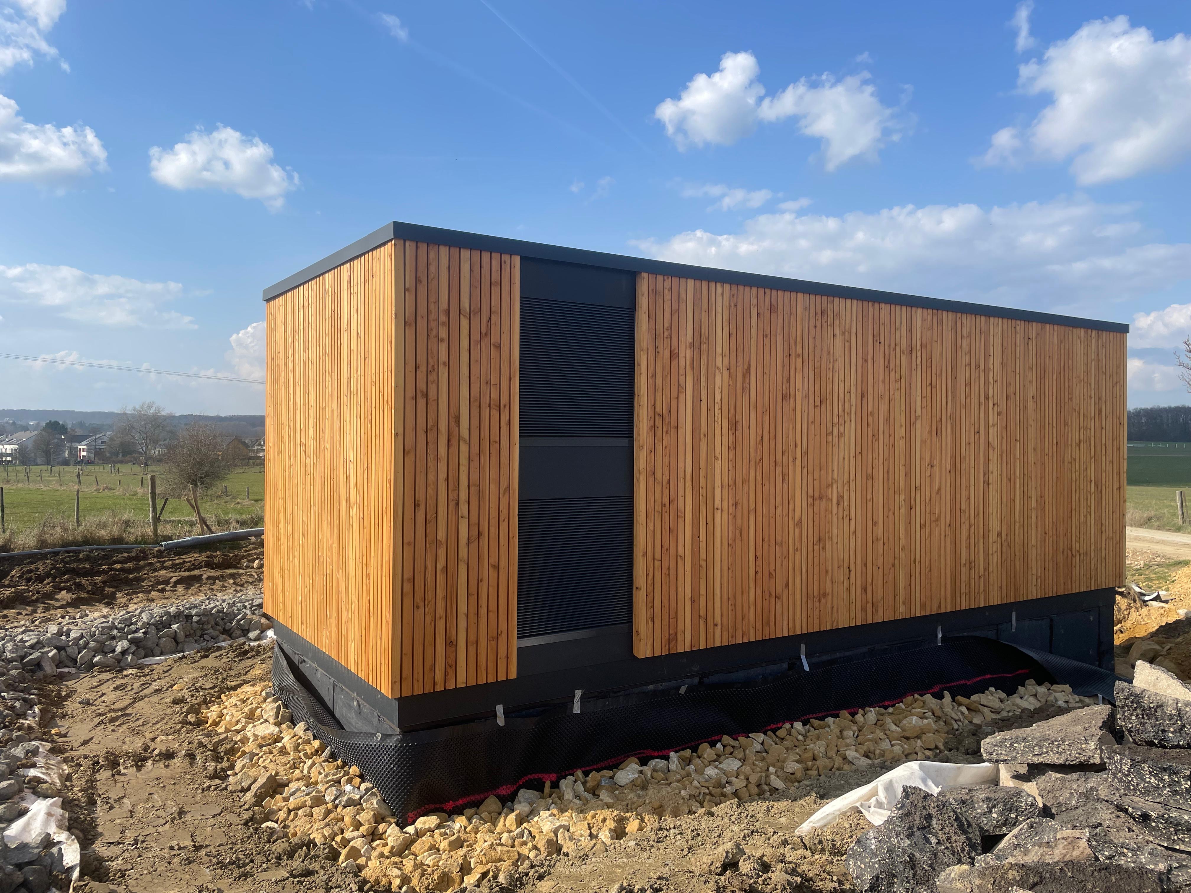 KAMBI-Station mit Lärchenfassade, zweite Perspektive